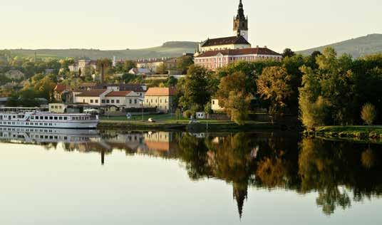 166 pěstitelů. Obě české vinařské podoblasti jsou rozlohou téměř shodné, v Mělnické podoblasti však vinice obdělává více než dvojnásobný počet pěstitelů.