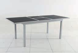 ROZKLÁDACÍ STŮL RAPHAEL Středně velké či velké sezení umožňuje rozkládací stůl s pevným hliníkovým rámem a deskou z trvanlivého tmavě šedého polywoodu.