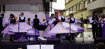 FOLKLÓRNÍ FESTIVAL Spolek Studio Folklór působí v Brušperku již třetím rokem. V květnu pro vás opět připravujeme další ročník Folklórního festivalu Lašské městečko. Proč vzniklo Studio Folklór?