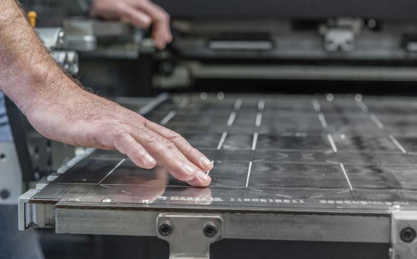 TECHNOLOGIE Foto: Marbach Výsekové nástroje stále nezbytné PŘESTOŽE V POSLEDNÍCH LETECH ČASTO SLYŠÍME O LASEROVÉM VÝSEKU, KTERÝ SE BEZ VÝSEKOVÝCH FOREM OBEJDE, NAPROSTÁ VĚTŠINA PRODUKCE DNES VYŽADUJE