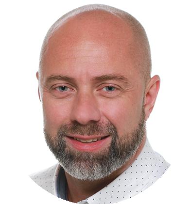 Vystudoval Karlovu Univerzitu, magisterský obor Právo a právní věda na Právnické fakultě a VŠE, bakalářský obor na Podnikohospodářské fakultě.