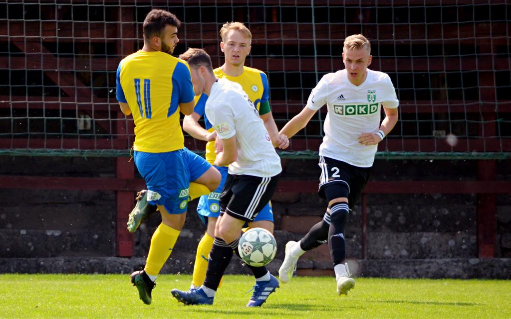 MFK KARVINÁ JUNIORKA 9 KONEC! JUNIORKA ZAKONČILA SEZÓNU DOMÁCÍ PORÁŽKOU Juniorský tým i přes deset stoprocentních šancí v domácím utkání proti Teplicím zakončil sezónu porážkou.