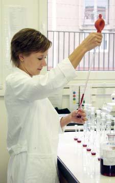 Ročně akreditovaná laboratoř pitných vod Středočeských vodáren, která sídlí v Kladně, provede téměř 70 tisíc stanovení určujících kvalitu vody.