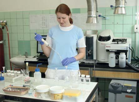 anorganickou a organickou analýzu a měření a hodnocení obsahu přírodních radionuklidů ve vodě. Laboratoř poskytuje také interpretaci naměřených výsledků a odborná stanoviska.