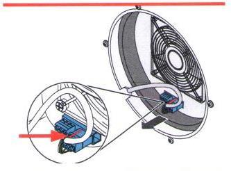 Vyvarujete se tím špatného opětovného zapojení konektoru ventilátoru a nesprávného směru prvotních otáček ventilátoru, při jeho uvedení zpět do provozu.