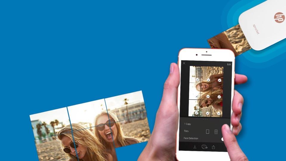Zážitky v aplikaci HP Sprocket Dlaždicový tisk Režim fotoautomatu nebo dlaždicový tisk vyberte si Na obrazovce náhledu můžete klepnutím na světle šedý pruh pod fotografií zobrazit skrytou nabídku.