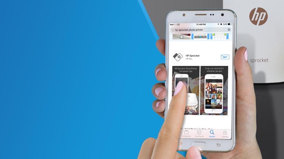Instalace aplikace HP Sprocket 1. Otevřete obchod App Store (iphone /ipad ) nebo Google Play (Android ). 2. Klepněte na ikonu lupy v horním rohu. 3. Do textového pole zadejte text HP Sprocket. 4.