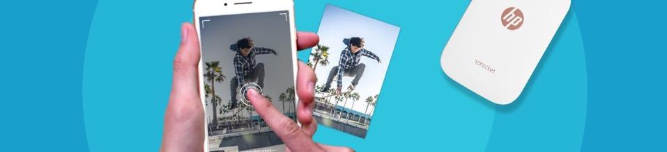 Aplikace HP Sprocket Naskenujte tištěné fotky a osvěžte si vzpomínky Vaše zážitky vás mohou bavit ještě více. Naskenujte tištěné fotky a prohlížejte si kolekce podle data a místa.