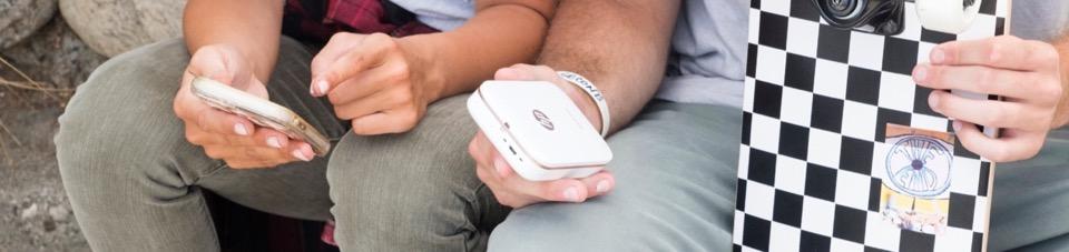 Aplikace HP Sprocket Buďte v obraze díky centru zpráv Díky zprávám, oznámením, radám, ukázkám nových funkcí a nejnovějším aktualizacím bude vaše