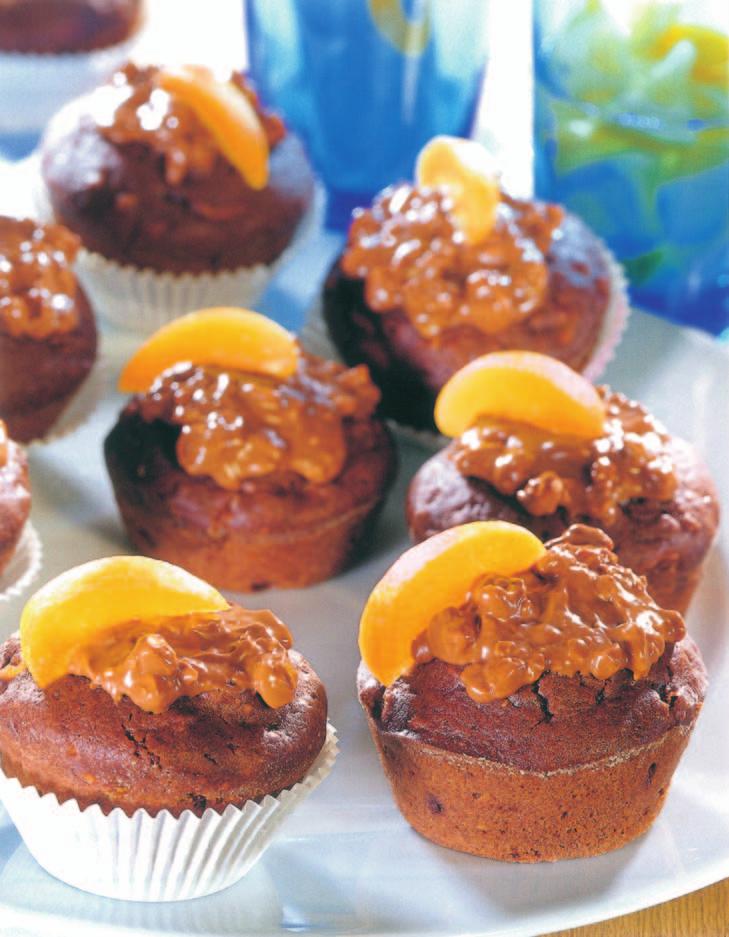 âokoládo-meruàkové muffiny Na 12 muffinû 240-250 g odkapan ch, pûlen ch merunûk (lze pouïít i ãerstvé), 4 pûlky merunûk ponecháme na ozdobu 60 ml oleje 250 ml podmáslí 2 vejce 1 KL Rumového aroma 100