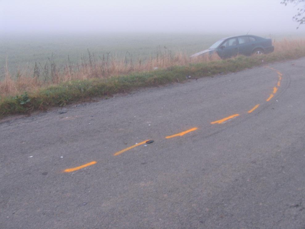 e) Fotodokumentace Obrázek 20: Pohled na blokovací stopy na vozovce