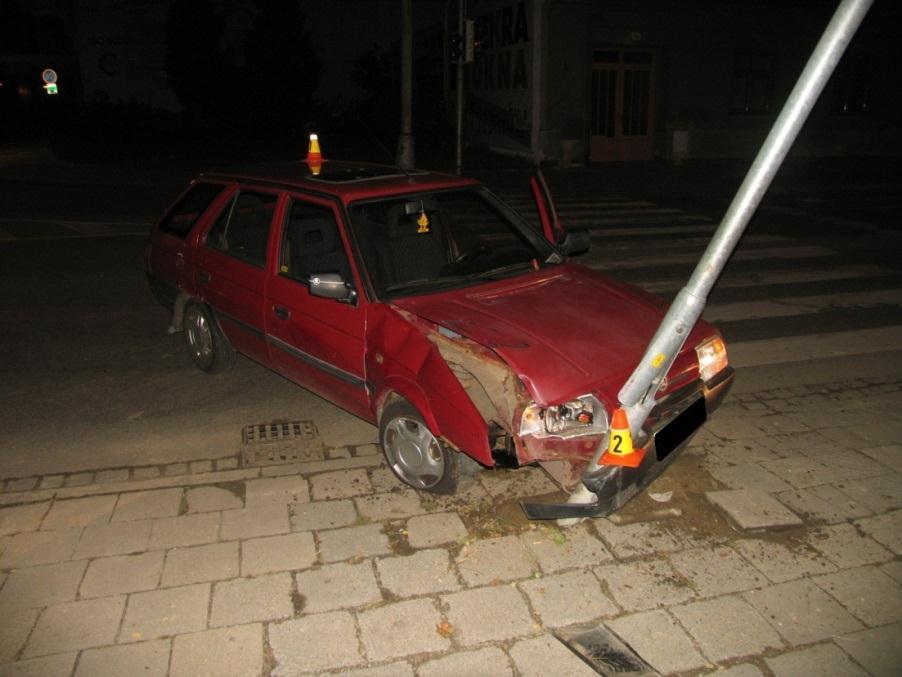 d) Plánek místa DN Obrázek 43: Plánek místa dopravní nehody [Kuncová] e)