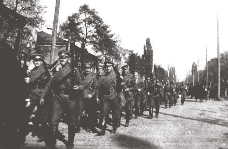 Zborov 1917 Vznik České družiny 15 jeho zvláště příhodnou polohu. Ještě téhož dne byl za velitele jmenován pplk. Lotockij, který 28.