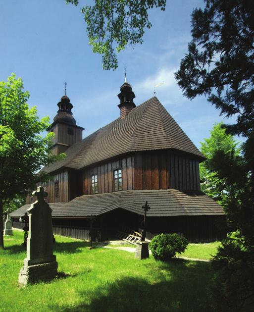 Na délku měří 28 m, šířku 13,2 m a výšku 11,5 m a jedná se o roubenou jednolodní stavbu. Na levé straně kostela je sakristie se samostatným venkovním vstupem a patrem, ve kterém se nachází oratoř.