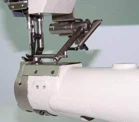 El mecanismo reforzado del avance determina utilización de esta máquina para costura de precisión en todos los tipos de materiales, La máquina está equipada con el acoplamiento de protección.