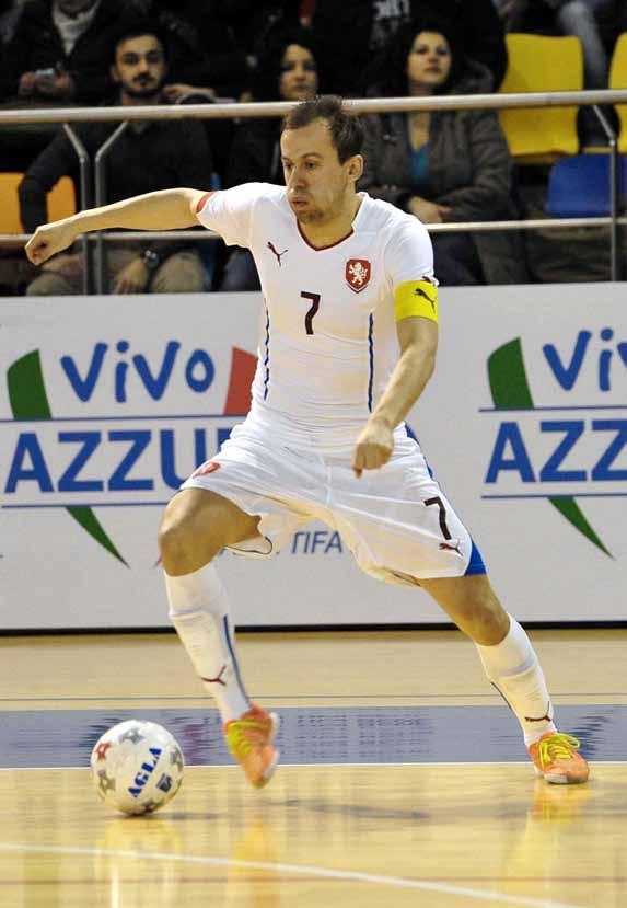 bulletin Futsal Oběžník FUTis 2015/01 Vážení futsalisté! Máme za sebou velice úspěšné futsalové období. Jednak jsme si přes Vánoce parádně odpočinuli, ale hlavně nám udělala radost reprezentace.