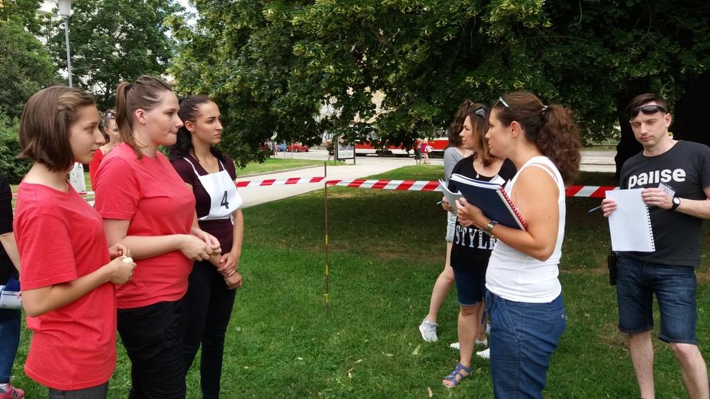 celkem pravidelně, odpadly či byly zrušeny jen výjimečně z důvodů prázdnin, konání pedagogických porad nebo školních akcí, nemoci vedoucího či většího počtu přihlášených.