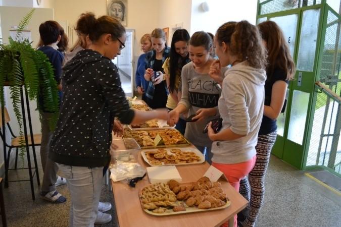 března 2017 pomohla vedoucí SVČ zorganizovat další animátorskou misijní svačinku. Obrázky č. 11 a 12: Fotky z misijní svačinky.