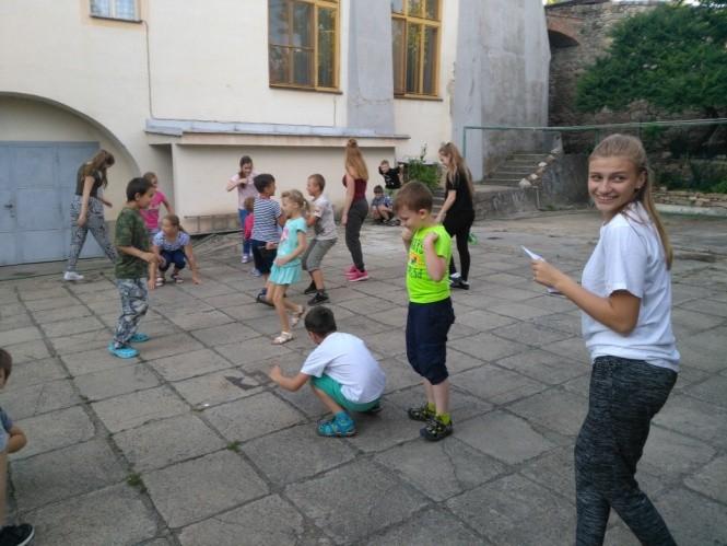 Mimo to byli i součástí programu na hlavním pódiu a natočili krátký medailonek pro TV Noe. Obrázky č.