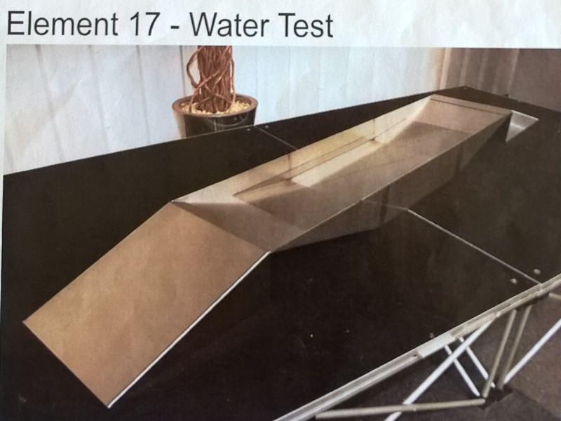 Vana pro průjezd auta vodním příkopem Celková délka vany 102 cm, šířka vany 25 cm.