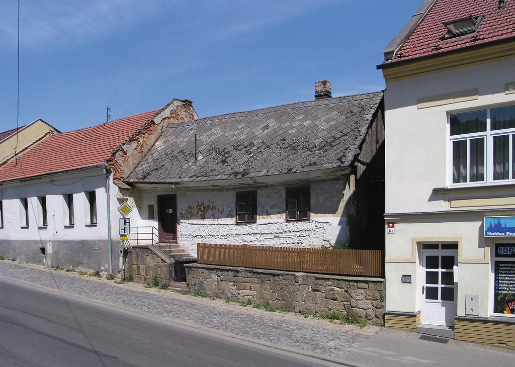 Objekt rovnûï reflektuje star í prûbûh uliãní ãáry zástavby pﬁedmûstí Boskovic. Foto: Jiﬁí Pokorn, 2007.