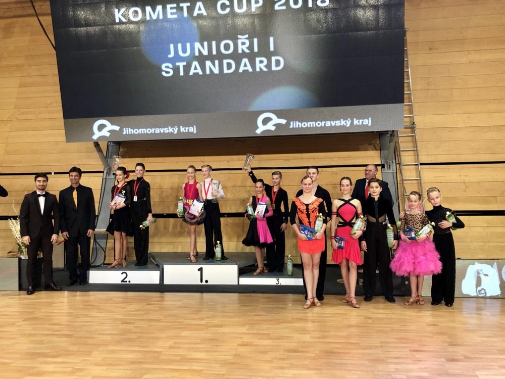 Před rokem byli spolu ve standardu na první soutěži ve třídě E a v sobotu tancovali finále Taneční ligy Juniorů I!