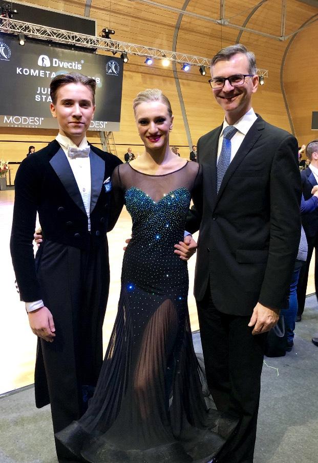 Z dalších soutěží je nutno vyzdvihnout trojnásobné vítězství Martina Grusse a Vanessky Kaiserové Zvítězit se také podařilo - poprvé v Juniorech - páru Daniil