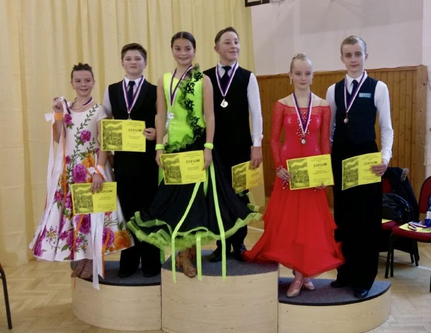 Jun-II-D-LAT párů: 11 7. Smetana Jiří & Smetanová Barbora 10. Zavodnov Daniil & Vávrová Kristýna Jun-I-E-STT párů: 10 2. Jíša David & Vyskočilová Adéla 5. Nezkusil David & Mužíková Michaela 8.