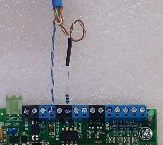 Při instalaci dodržujte bezpečnostní předpisy a elektro normy. Po pečlivé kontrole a zapnutí nastavte síťové připojení podle typu využití. Síťové výrobní nastavení IP: 192.168.1.250 maska: 255.