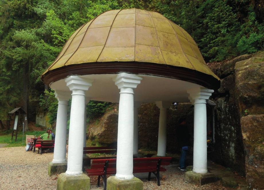 Titulní strana: Cesta na Sněžník (foto
