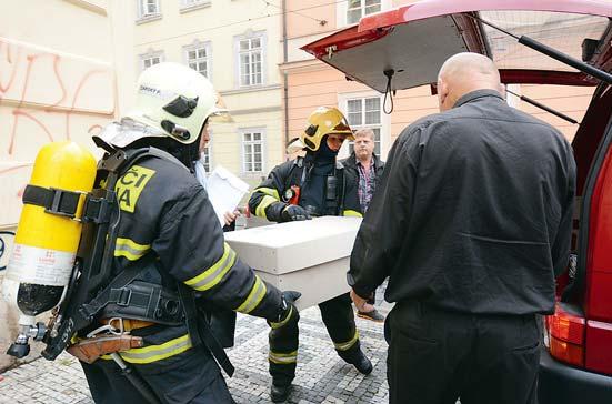 Oskar Kuptík Zatím nejděsivějším ohněm, který v dějinách zasáhl srdce a duši českého národa, byl požár Národního divadla (ND). Češi si hned vybrali na nové a myslelo se na protipožární ochranu.