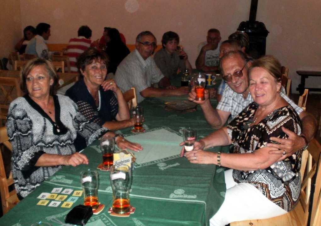 ČERNAVAN ročník 2012 číslo 2 Anenská zábava Odbory naruby obnovily tradici letní Anenské zábavy, a tak již podruhé zahrál Pavel Nový k tanci všem
