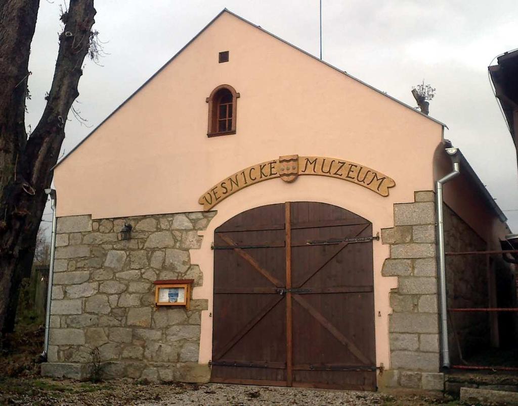 ročník 2012 číslo 2 ČERNAVAN Adventní výstava Zveme všechny předvánoční nadšence, kteří jsou schopni zastavit se a kochat, aby se přišli inspirovat do naší stodoly, kde bude připravena Adventní