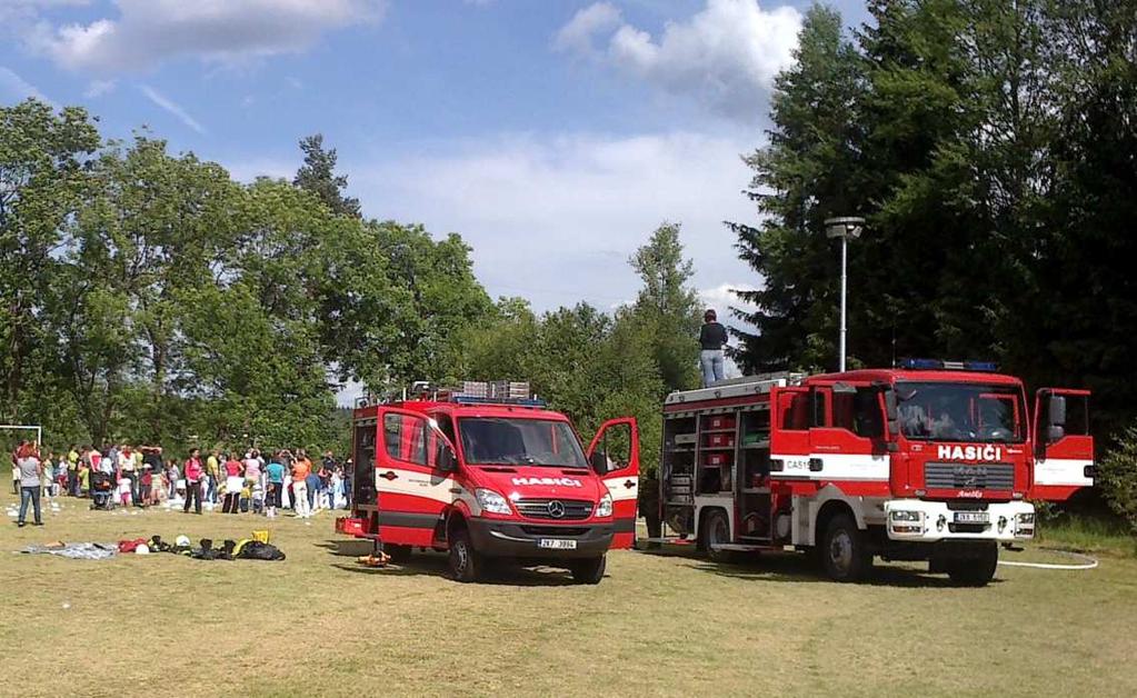ročník 2012 číslo 2 ČERNAVAN Dětský den Dne 9.června uspořádalo občanské sdružení Odbory naruby pro děti ze širokého i dalekého okolí oslavu Dne dětí.