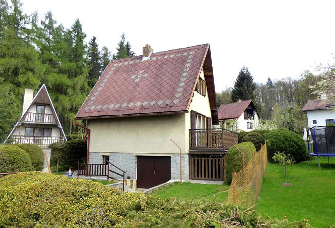 CHATA V CHATOVÉ OBLASTI SUKOŘÍN Předmětem prodeje byla velmi pěkná chata se zahrádkou v obci Řenče, okres Plzeň - jih.