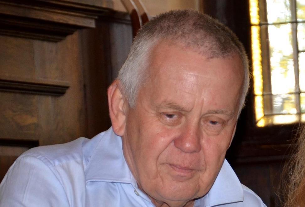 za mimořádný celoživotní přínos pro záchranářství. MUDr. Jiří Franz Absolvent 1.lékařské fakulty UK Atestace chirurgie, traumatologie II.