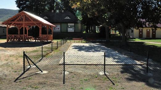 Příloha do kapsy S ohledem na rozvoj vyhlídkové infrastruktury nyní vzniká vyhlídková plošina na hoře Guzowata v Radkowě s výhledem na přehradu a Stolové hory.