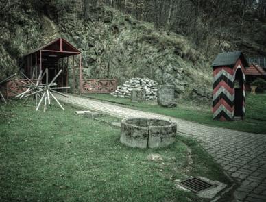 (80 m dlouhá, 10 m vysoká a 8 m široká). Na Valbřišsku lze najít četné stopy historických událostí. Kdysi zde bylo Svídnicko-javorské knížectví, založené roku 1274 knížetem Boleslavem II.