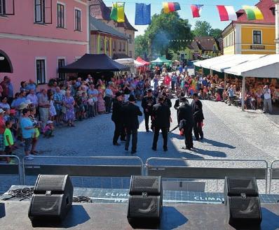 štafetovém závodu ve Svatojánském orientačním běhu konaném trochu netradičně v podvečerních hodinách.