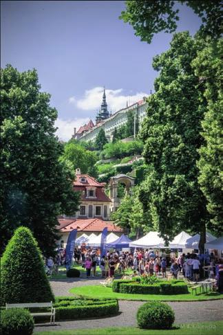 uplynulých sta let a zvláště pak zdůraznit kolik je toho, co naše země spojuje a kolik si toho můžeme vzájemně nabídnout.
