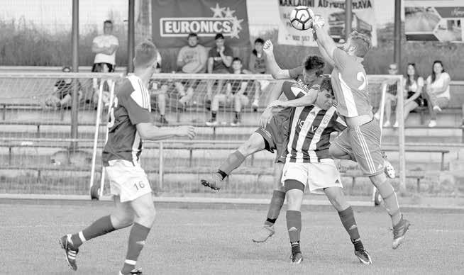 Boršice u Bl. 6 2 11 39:51 20 10. Popovice 5 4 10 43:65 19 11. Dobrkovice 5 1 13 32:68 16 12. Drslavice B 4 1 14 34:88 13 STŘELCI 26 Machala O. (Hluk B) 23 Pindryč R. (Částkov) 17 Mařák R.