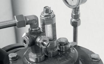 Rychlosti otevírání a uzavírání armatury jsou nastavovány individuálně pomocí škrticích ventilů na řídicím okruhu (obr. 25).