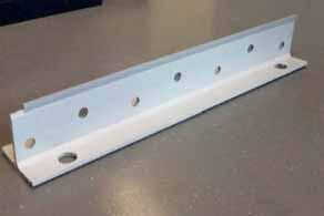 6 PVC profile as formwork for concrete paving Obr. 7 Vymývání povrchu: a) ruční vymývání pomocí vysokotlaké hadice, b) strojní zařízení s vymetacím kartáčem Fig.