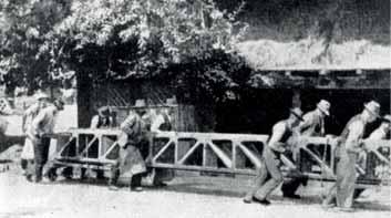 rokov 1910 až 1919 na ceste tretej triedy v maďarskom okrese Nýiregyháza. Železobetónový priehradový nosník bol odobratý počas demolačných prác z mosta nad riekou Érpatak pri obci Nyírszőlős.