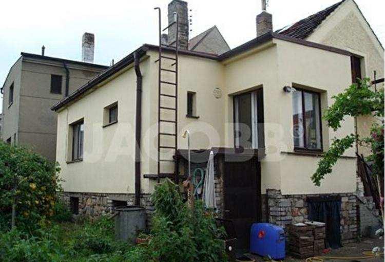 Stavba: Smíšená Stav objektu: Před rekonstrukcí Poloha domu: Řadový Typ domu: Přízemní Plocha zastavěná: 120 m 2 Plocha pozemku: 1 320 m 2 Voda: Dálkový