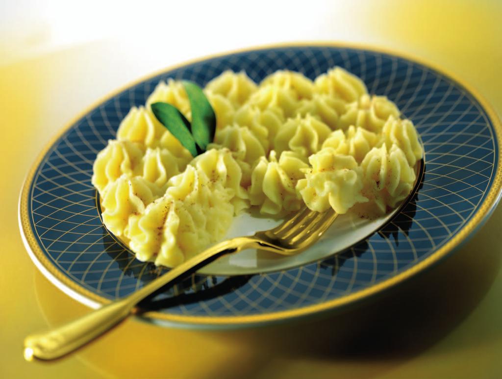 31 Ingredience (4 porce) Brambory 4 (400 g) Mléko 200 ml Máslo 50 g Pepř Sůl Purée BRAMBOROVÉ PYRÉ POSTUP PŘÍPRAVY Brambory oloupeme, opláchneme a nakrájíme na středně velké kostky.