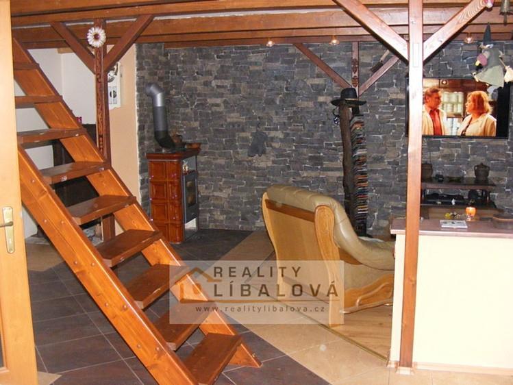 Srovnávané nemovitosti 1. Identifikace Záznam o prodeji srovnávané nemovitosti č. 1 Prodej, Rodinný dům, 98 m 2, Velké Chvojno, okres Ústí nad Labem Celková cena: 1.690.