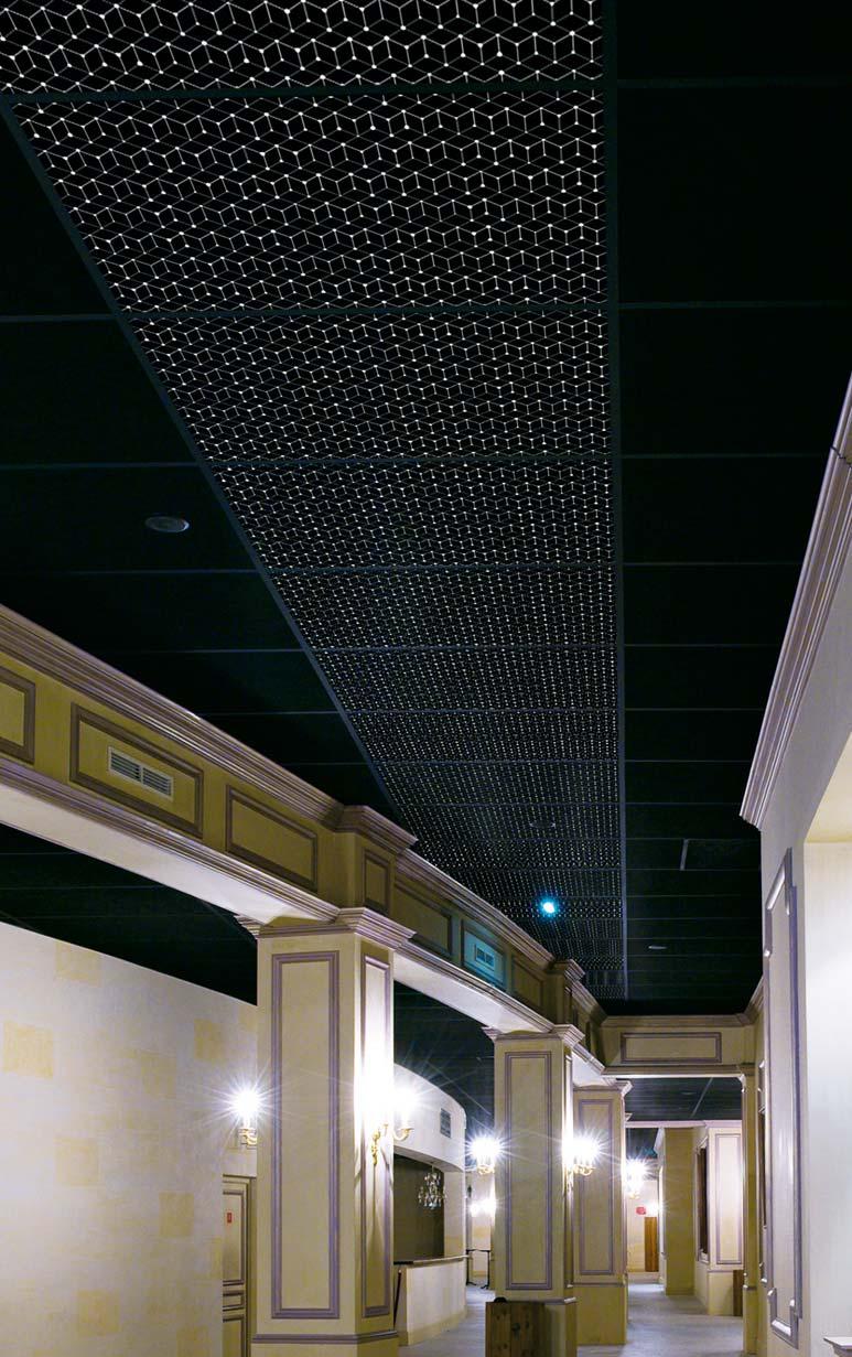 Cubes Noir Zinc Cesta vesmírem. Geometrický motiv představující opakované čáry kolem destrukturované krychle.