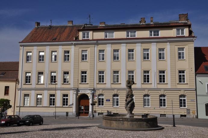 MUZEUM A GALERIE 20. června 1. září Komenský bojoval, škola zachová. Výstava ke 100.