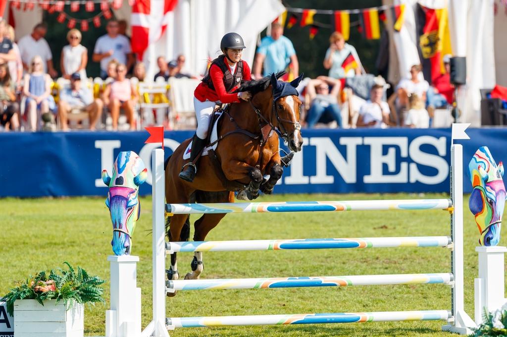 Foto: Tomáš Holcbecher Drezurní jezdkyně úspěšné v Rakousku Rakouský Weikersdorf hostil národní drezurní závody CDN zařazené do série Donau Bohemia Trophy. Ve dnech 16. a 17.